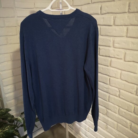 Tommy Hilfiger Men's Loose Fit V-neck Lightweight Sweater - Picture 2 of 9